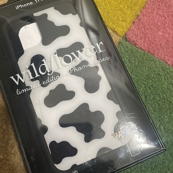 cow print wildflower iphone 11 cass - Picture 3 of 3